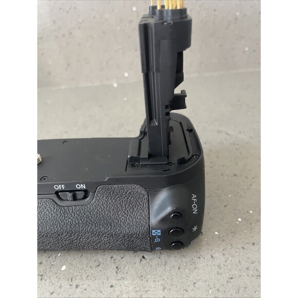 Vivitar Battery Grip VIV-PG-60D untested - Picture 6 of 11